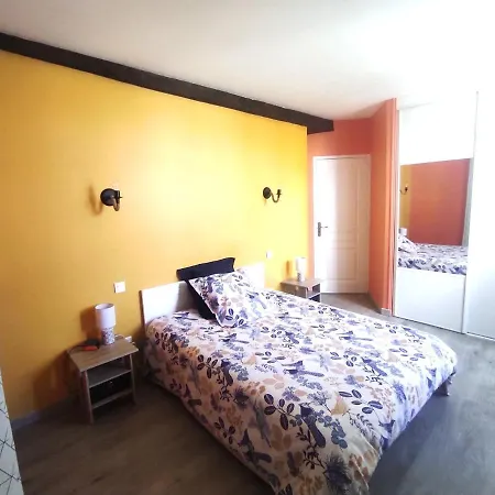 Casa de Férias Logis De La Passerelle Port-dʼEnvaux